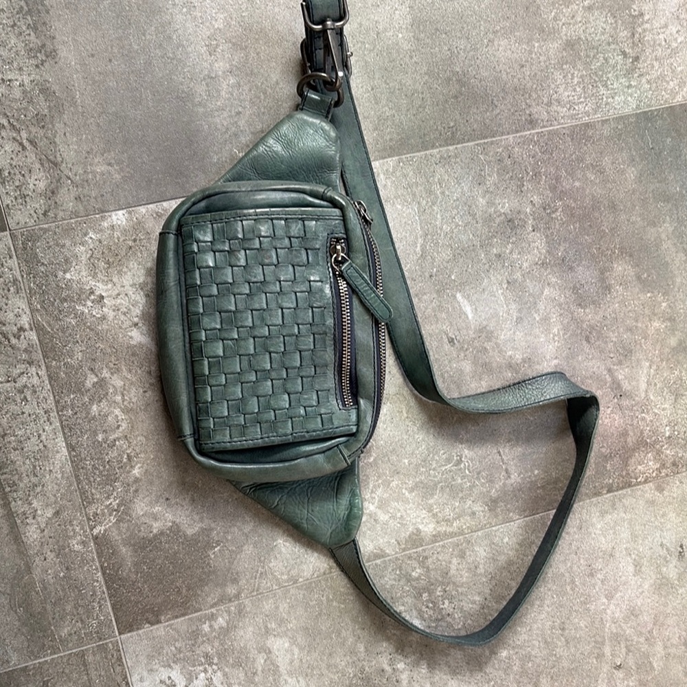 Vilenca Holland Teal (blue/grey) Leather Crossbody Bag